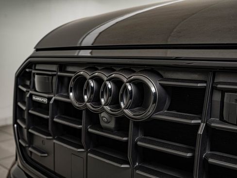 Used 2021 Audi Q8 Premium Plus w/ Premium Plus Package image 3