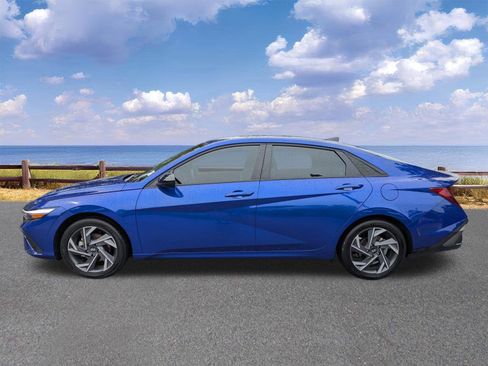 Used 2025 Hyundai Elantra Sport FWD image 5