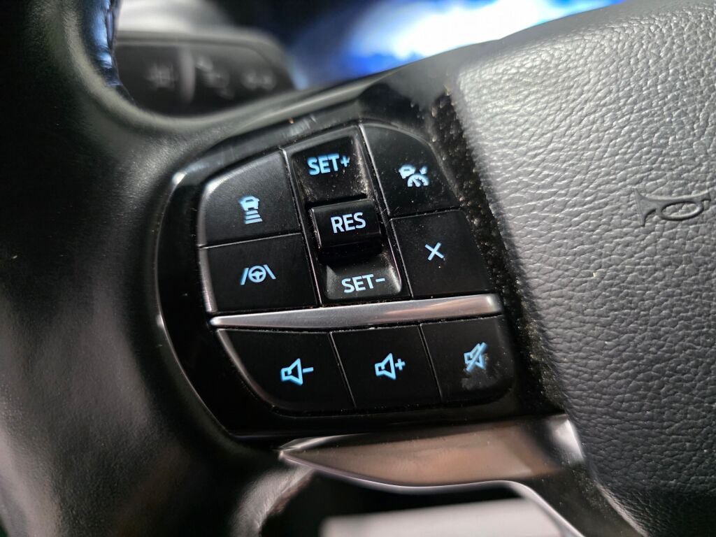 Used 2023 Ford Explorer Platinum AWD/4WD image 16