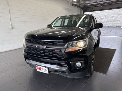 Used 2021 Chevrolet Colorado Z71 AWD/4WD image 3