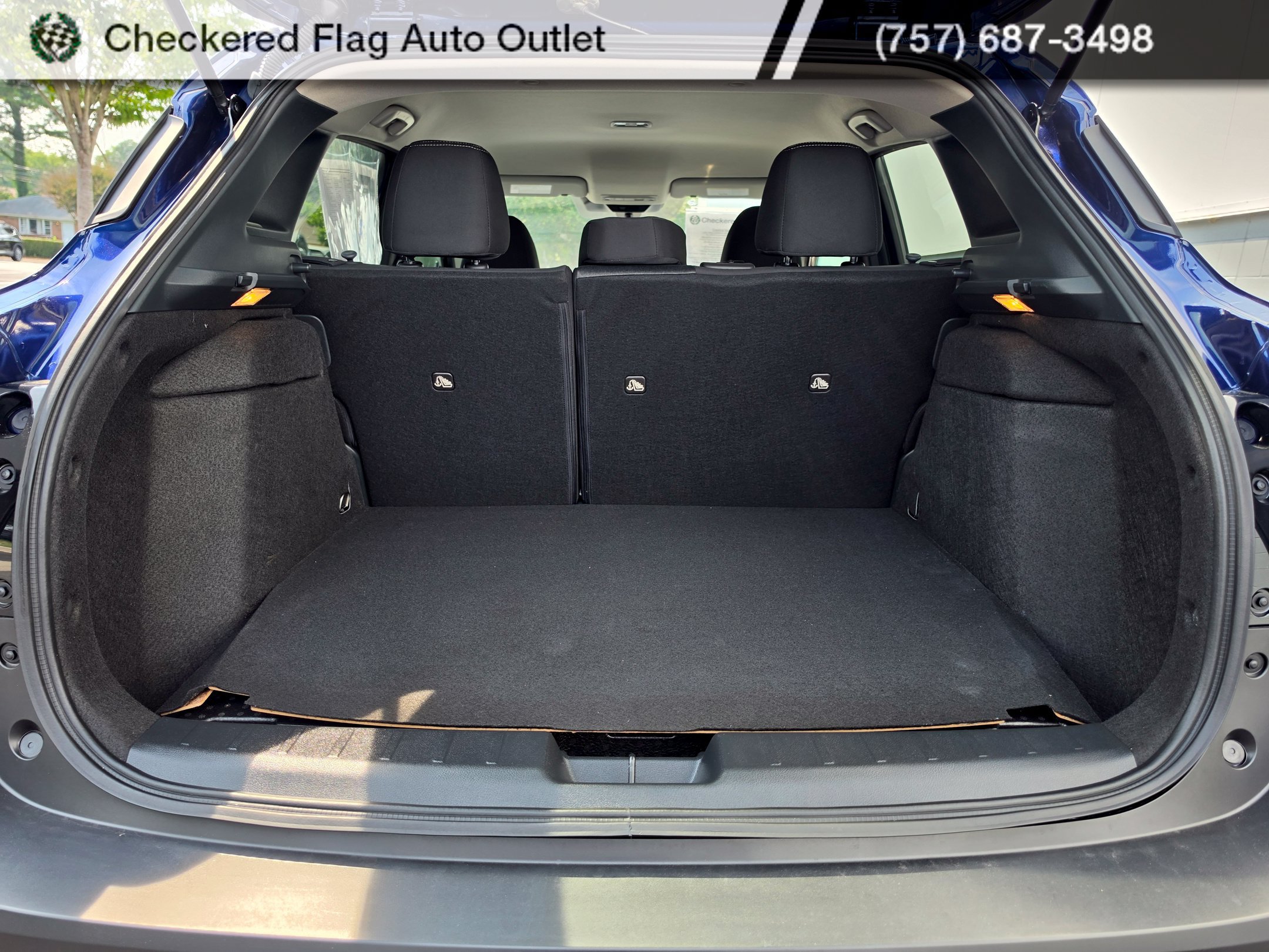 Used 2025 Nissan Kicks SV AWD/4WD image 12