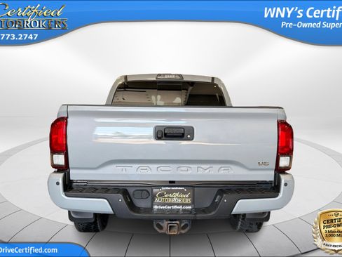 Used 2019 Toyota Tacoma TRD Sport w/ Technology Package AWD/4WD image 8