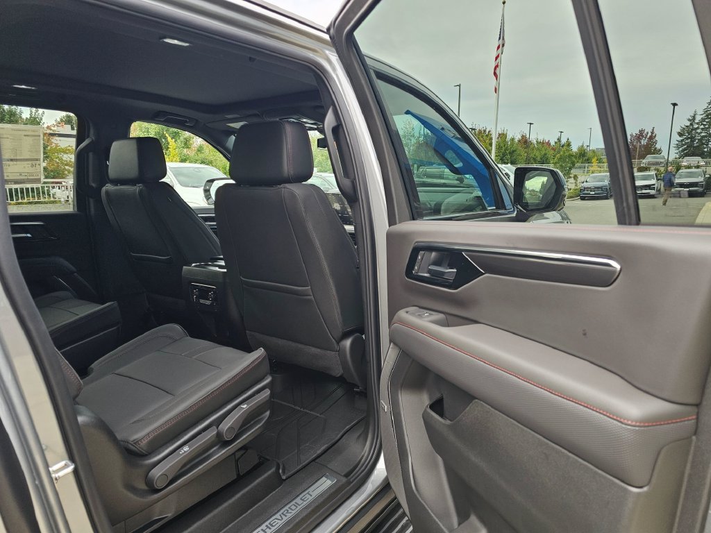 New 2026 Chevrolet Suburban RST w/ RST Capability Package AWD/4WD image 15