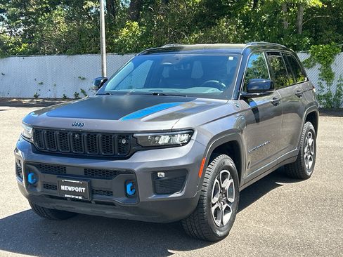 Used 2022 Jeep Grand Cherokee Trailhawk w/ Advanced Protech Group II AWD/4WD image 3