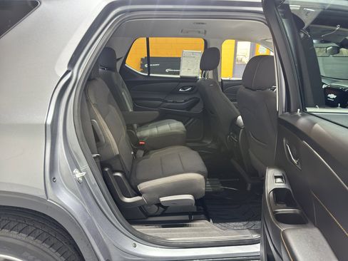 Used 2020 Chevrolet Traverse LT image 21