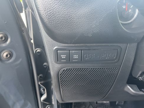 Used 2017 Jeep Wrangler Unlimited Rubicon w/ Connectivity Group AWD/4WD image 16