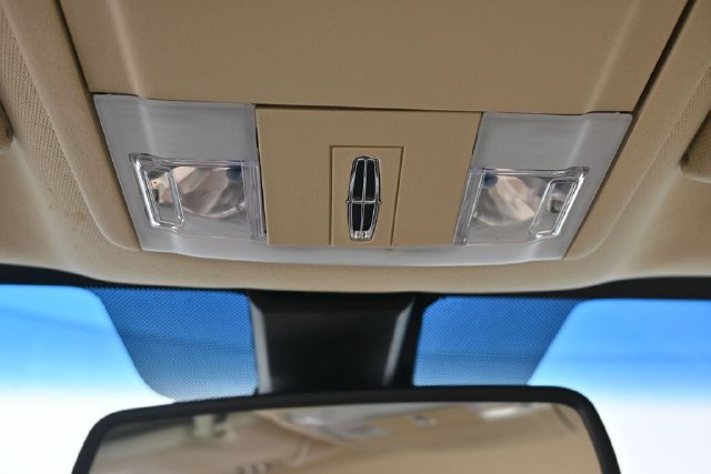 Used 2013 Lincoln MKS FWD image 26