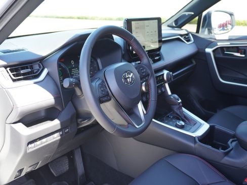 Used 2025 Toyota RAV4 XSE w/ Weather Package AWD/4WD image 21