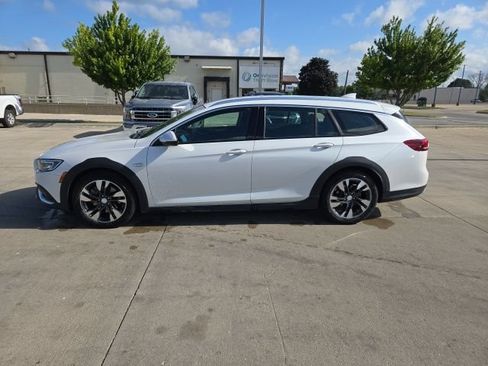 Used 2018 Buick Regal Essence w/ Driver Confidence Package #1 AWD/4WD image 4