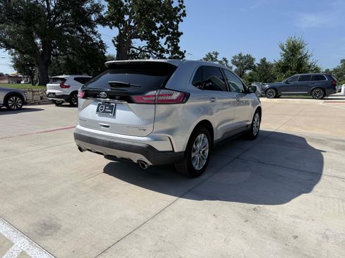 Used 2019 Ford Edge Titanium w/ Cold Weather Package AWD/4WD image 6
