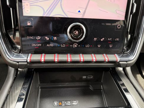 Used 2025 GMC Yukon AT4 w/ AT4 Premium Package AWD/4WD image 32