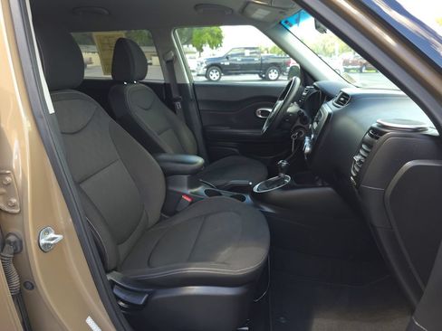 Used 2016 Kia Soul FWD image 15