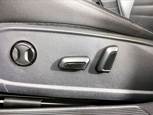 Used 2021 Volkswagen Jetta SE w/ SE Cold Weather Package image 32