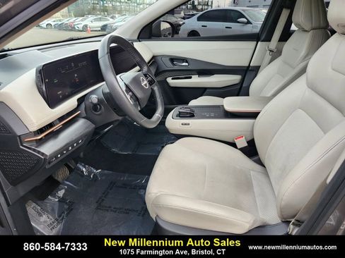 Used 2024 Nissan Ariya AWD image 17