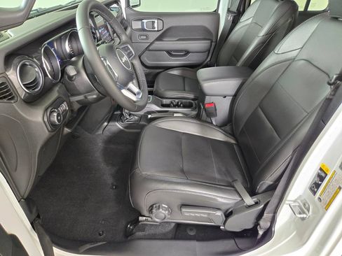Used 2021 Jeep Wrangler Unlimited Sahara AWD/4WD image 15
