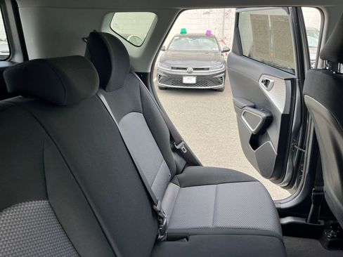 Used 2025 Kia Soul LX w/ LX Technology Package FWD image 35