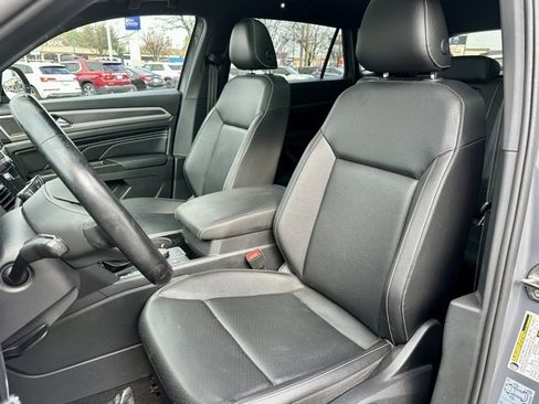 Used 2020 Volkswagen Atlas Cross Sport SEL image 13