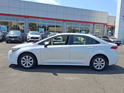 Used 2024 Toyota Corolla LE FWD image 4
