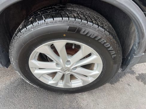 Used 2016 Nissan Rogue SV image 10