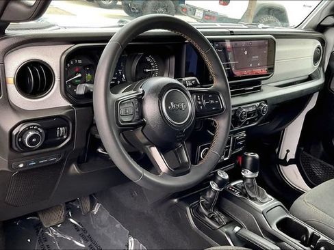 Used 2024 Jeep Wrangler Unlimited w/ Technology Group AWD/4WD image 14
