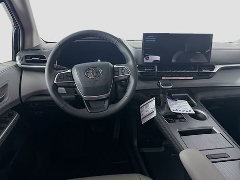 New 2026 Toyota Sienna XLE image 13
