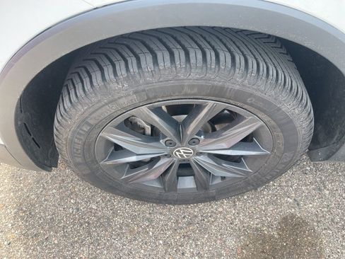 Used 2022 Volkswagen Tiguan SE image 19