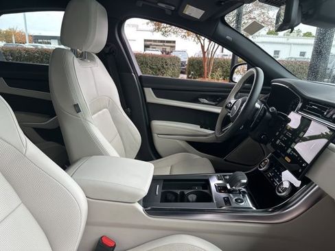 Used 2024 Jaguar XF R-Dynamic SE RWD image 36