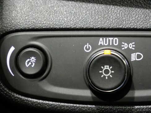 Used 2025 Chevrolet TrailBlazer LT FWD image 14