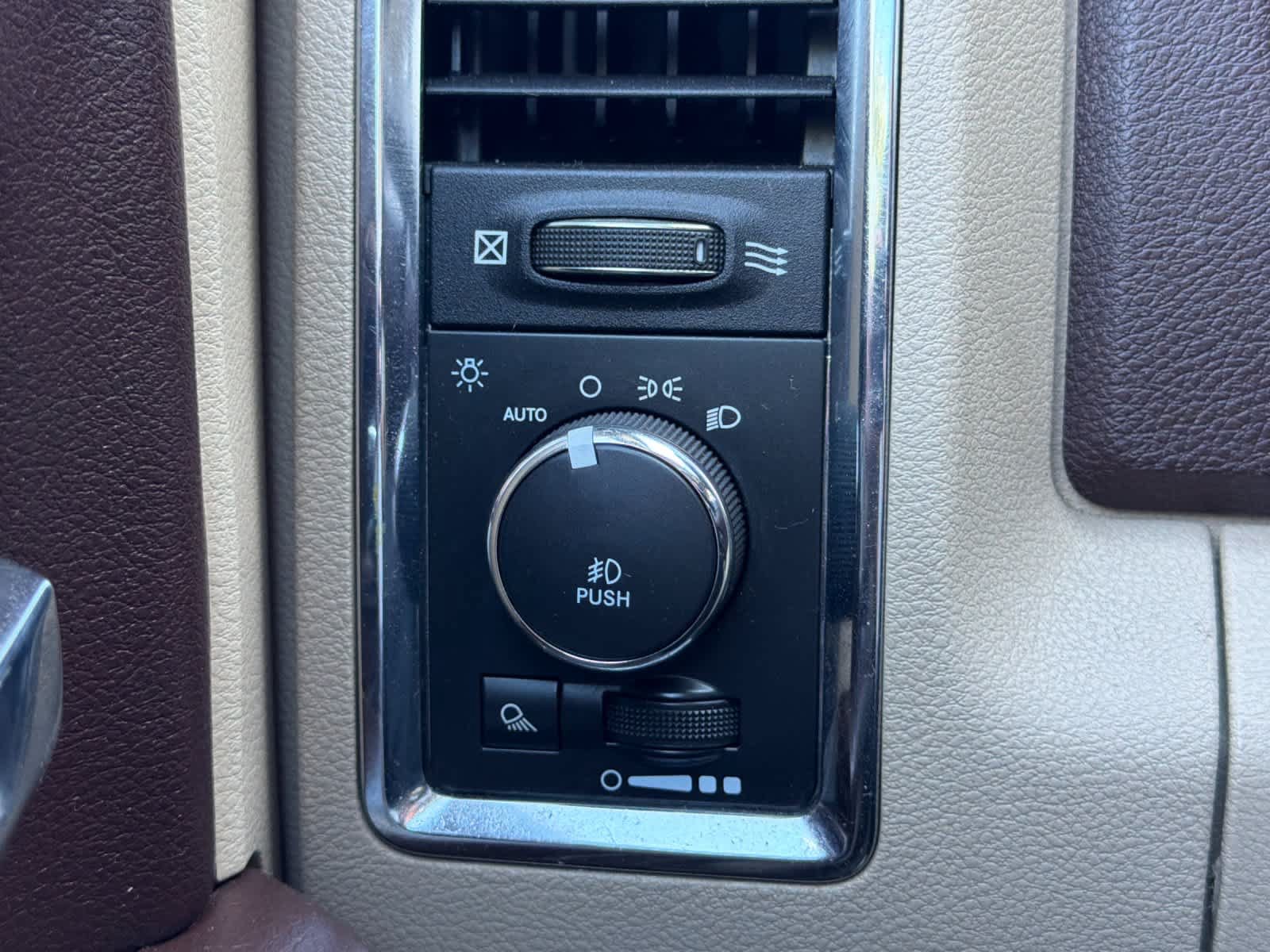 Used 2015 RAM 1500 Laramie AWD/4WD image 28