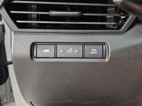 Used 2025 Nissan Altima 2.5 SV FWD image 24