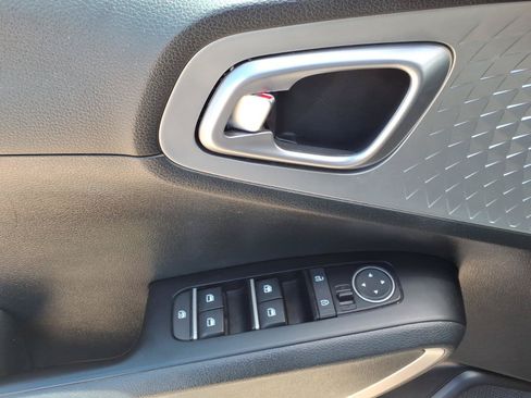 Used 2024 Kia Soul LX w/ Option Group 015 FWD image 13