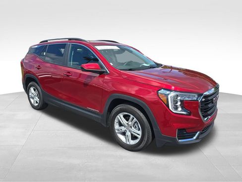 Used 2024 GMC Terrain SLE w/ Driver Convenience Package FWD image 14