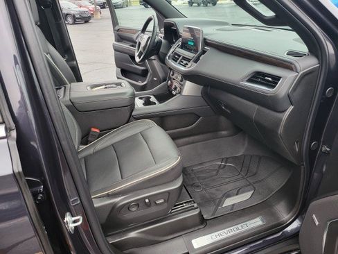 Used 2024 Chevrolet Suburban Premier w/ Premium Package image 25
