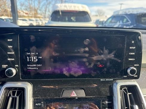 Certified 2022 Kia Sorento SX image 9