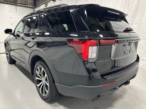 Used 2025 Ford Explorer ST-Line image 5