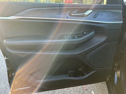 New 2025 Jeep Grand Cherokee L Limited w/ Luxury Tech Group II image 16