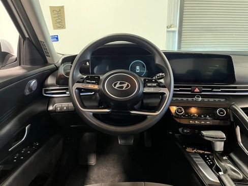 Used 2024 Hyundai Elantra SEL FWD image 21