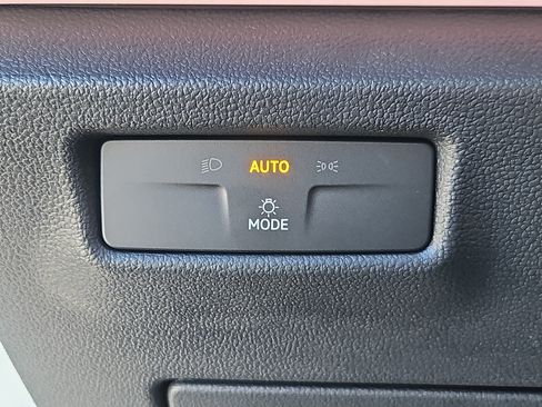 New 2026 Volkswagen Tiguan SE R-Line image 8