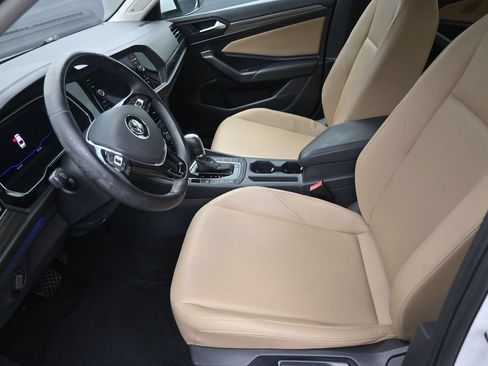 Used 2019 Volkswagen Jetta SEL w/ Cold Weather Package FWD image 12