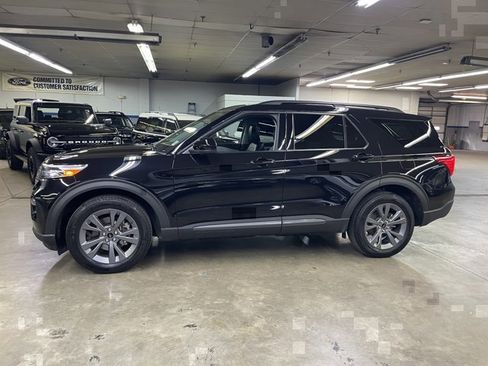 Certified 2022 Ford Explorer XLT w/ Equipment Group 202A AWD/4WD image 4