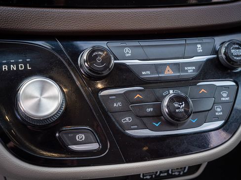Used 2021 Chrysler Voyager Lxi FWD image 19
