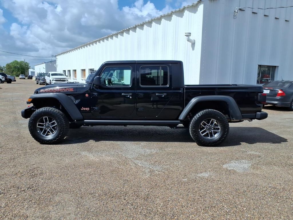 Used 2026 Jeep Gladiator Mojave AWD/4WD image 2