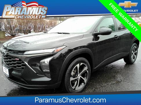 Certified 2024 Chevrolet Trax RS w/ Driver Confidence Package image 1