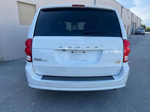 Used 2018 Dodge Grand Caravan SXT image 16