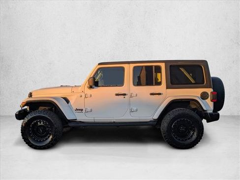 Used 2018 Jeep Wrangler Unlimited Sahara w/ Uconnect 4C Nav & Sound Group image 9