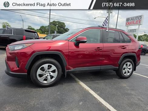 Used 2021 Toyota RAV4 LE AWD/4WD image 2