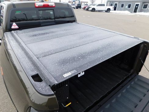 Used 2024 GMC Canyon Denali image 8