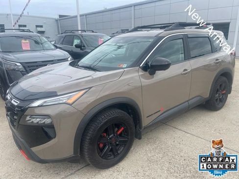 Used 2025 Nissan Rogue SV AWD/4WD image 2