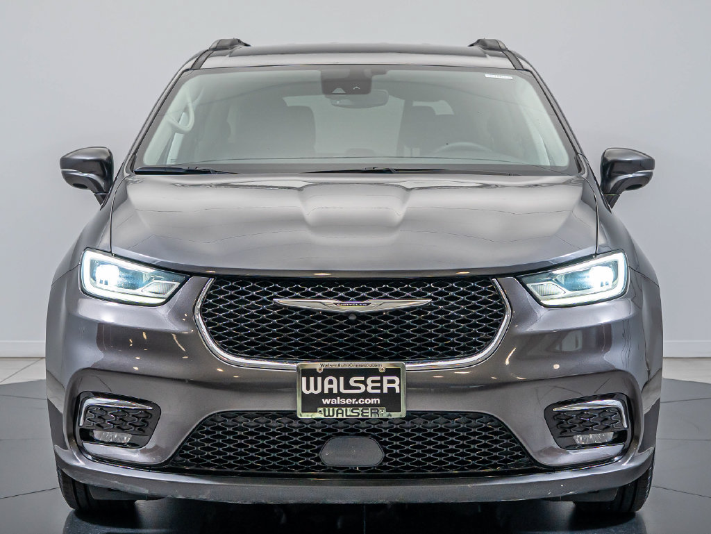 Used 2022 Chrysler Pacifica Touring-L FWD image 2