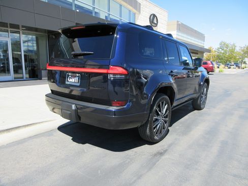 Used 2026 Lexus GX 550 w/ Cold Area Package AWD/4WD image 9